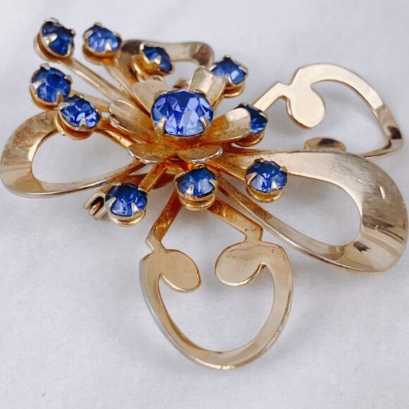 Vintage 1940s Gold Tone Brooch Blue Rhinestone Mid Century Floral Pin Jewelry - Picture 4 of 10